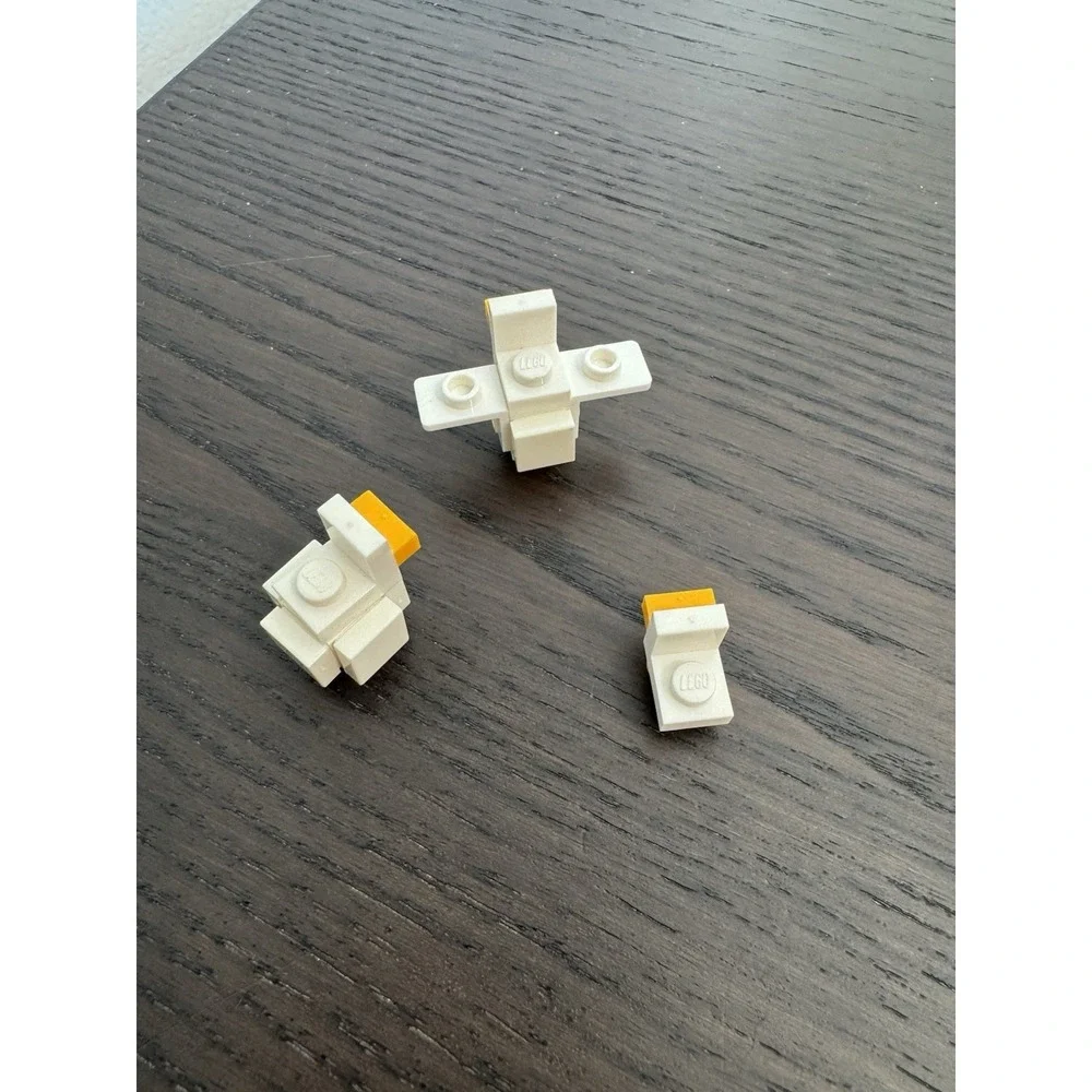 (Lot of 3) Lego Minecraft Chicken Minifigures White Feathers 21140 Chics - Picture 6 of 6